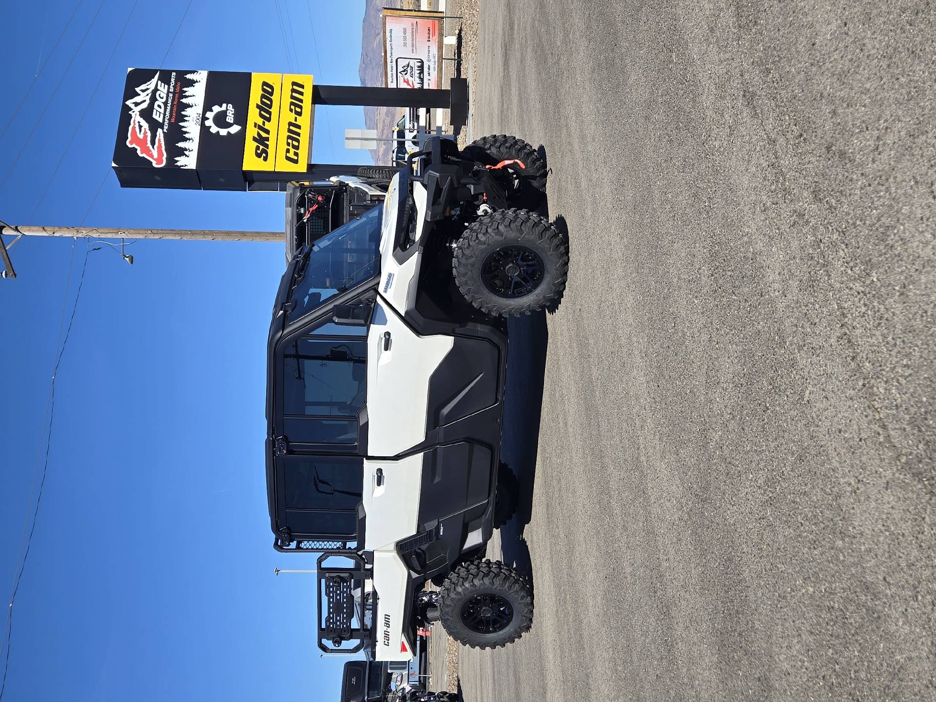 2027 Can-Am DEFENDER XU MAX LTD HD11