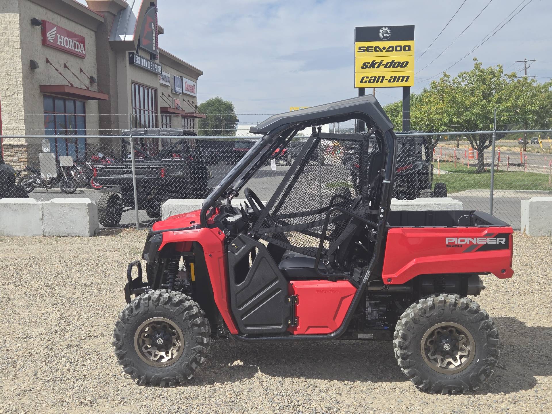 2026 Honda PIONEER 520