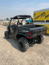 2026 Can-Am COMMANDER XT 700 — photo 7 of 10