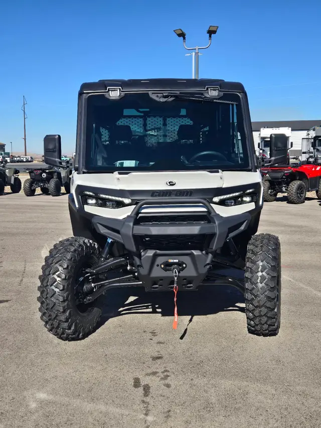 2027 Can-Am SSV DEFXU MAX LTD 65 HD11 WH HB 27