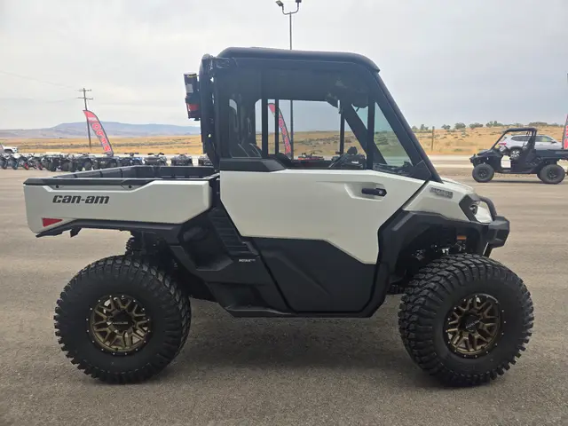 2026 Can-Am DEFENDER LIMITED HD11