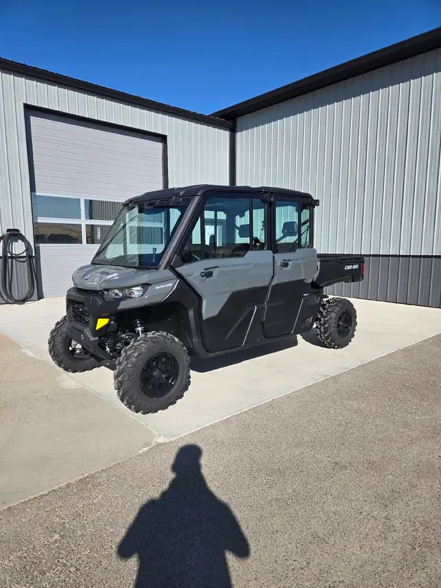 2027 Can-Am DEFENDER MAX DPS CAB HD10