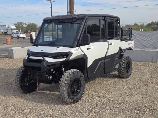 2027 Can-Am DEFENDER XU MAX LTD HD11