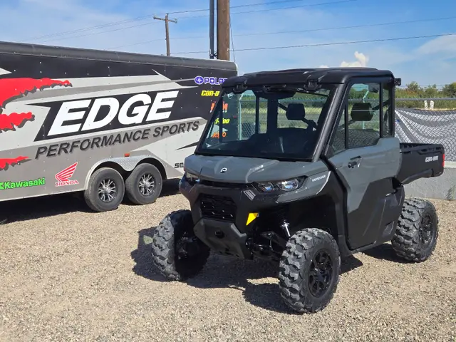 2027 Can-Am DEFENDER DPS CAB HD9